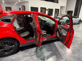 2013 FORD FOCUS HATCHBACK 4-CYL, PZEV, 2.0 LITER SE HATCHBACK 4D