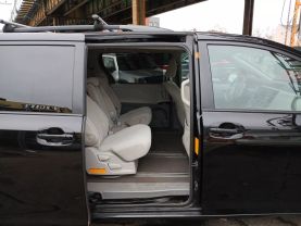 2012 TOYOTA SIENNA