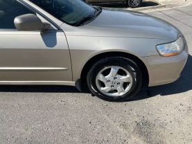 2000 Honda Accord - Image 9