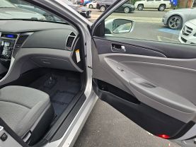 2012 HYUNDAI SONATA SEDAN 4-CYL, HYBRID, 2.4 LITER HYBRID SEDAN 4D