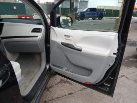 2012 TOYOTA SIENNA