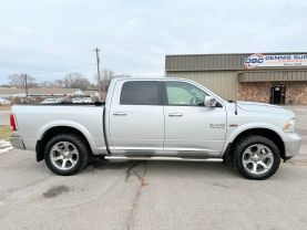 2017 RAM 1500 CREW CAB PICKUP V8, HEMI, 5.7 LITER LARAMIE PICKUP 4D 5 1/2 FT