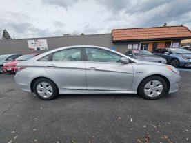 2012 HYUNDAI SONATA SEDAN 4-CYL, HYBRID, 2.4 LITER HYBRID SEDAN 4D