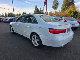 2009 Hyundai Sonata - Image 3