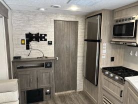 2024 COACHMEN CATALINA SUMMIT 8 RV - 231MKS at T&T Repairables - used car dealership in Spencer, Indiana.