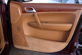 2004 Porsche Cayenne - Image 25
