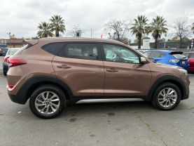 2017 HYUNDAI TUCSON SUV 4-CYL, 2.0 LITER SE SPORT UTILITY 4D
