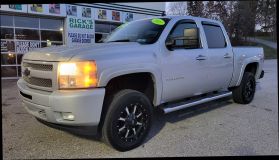 2011 Chevrolet Silverado 1500 Crew Cab Lt Pickup 4d 5 3/4 Ft - Image 2