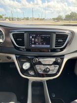 2023 CHRYSLER VOYAGER