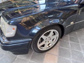 1995 MERCEDES-BENZ E500 - - SEDAN