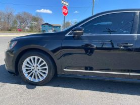 2016 Volkswagen Passat - Image 2
