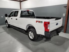 2017 Ford F250 Super Duty Crew Cab - - Image 5