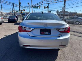 2013 Hyundai Sonata - Image 4
