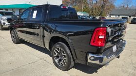 2025 Ram 1500 Crew Cab - Image 5
