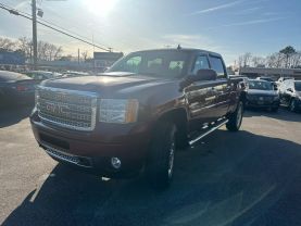 Used 2014 GMC SIERRA 2500 HD CREW CAB PICKUP V8,TURBO DSL, 6.6L DENALI PICKUP 4D 6 1/2 FT - LA Auto Star located in Virginia Beach, VA