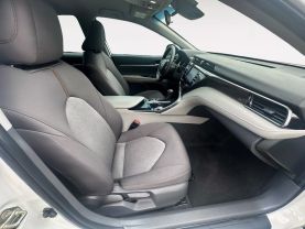 2020 Toyota Camry Hybrid Le Sedan 4d - Image 15