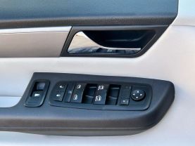2012 VOLKSWAGEN ROUTAN PASSENGER - AUTOMATIC - Dart Auto Group