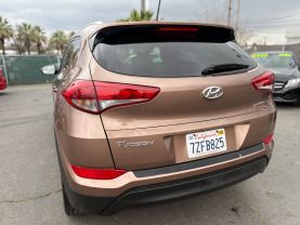 2017 HYUNDAI TUCSON SUV 4-CYL, 2.0 LITER SE SPORT UTILITY 4D