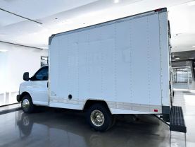2010 CHEVROLET EXPRESS COMMERCIAL CUTAWAY CUTAWAY V8, 6.0 LITER VAN CAB-CHASSIS 2D