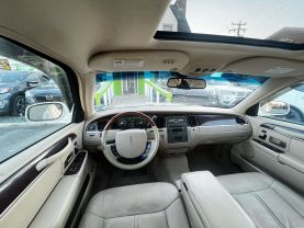 2006 LINCOLN TOWN CAR SEDAN V8, 4.6 LITER SIGNATURE LIMITED SEDAN 4D