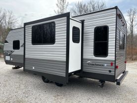 2024 COACHMEN CATALINA SUMMIT 8 RV - 231MKS at T&T Repairables - used car dealership in Spencer, Indiana.