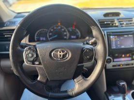 2014 Toyota Camry - Image 13