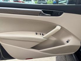 2017 VOLKSWAGEN PASSAT
