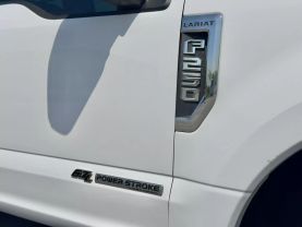 2017 FORD F250 SUPER DUTY CREW CAB PICKUP V8, TURBO DIESEL, 6.7L LARIAT PICKUP 4D 6 3/4 FT