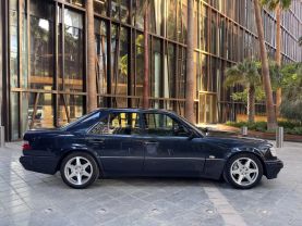 1995 MERCEDES-BENZ E500 - - SEDAN