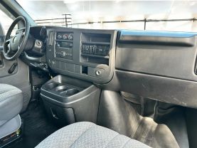 2010 CHEVROLET EXPRESS COMMERCIAL CUTAWAY CUTAWAY V8, 6.0 LITER VAN CAB-CHASSIS 2D