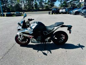 2024 SUZUKI GSX800FRQM4 GSX-8R SPORTBIKES - -
