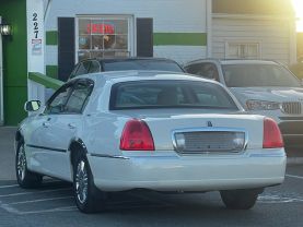 2006 LINCOLN TOWN CAR SEDAN V8, 4.6 LITER SIGNATURE LIMITED SEDAN 4D