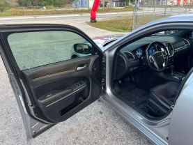 2013 CHRYSLER 300 SEDAN V8, HEMI, 5.7 LITER 300C SEDAN 4D
