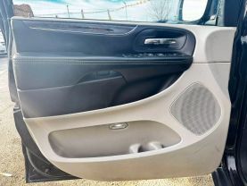 2016 CHRYSLER TOWN & COUNTRY - V6, 3.6 LITER TOURING MINIVAN 4D