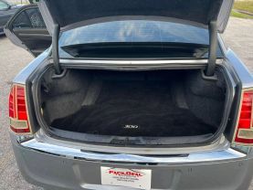 2013 CHRYSLER 300 SEDAN V8, HEMI, 5.7 LITER 300C SEDAN 4D