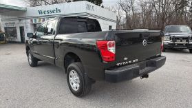 2017 Nissan Titan Xd Crew Cab S Pickup 4d 6 1/2 Ft - Image 2