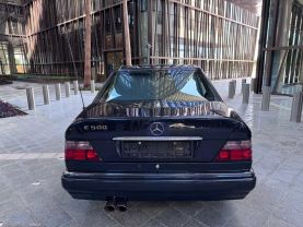 1995 MERCEDES-BENZ E500 - - SEDAN