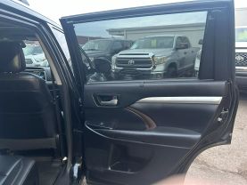 2017 TOYOTA HIGHLANDER SUV V6, 3.5 LITER XLE SPORT UTILITY 4D