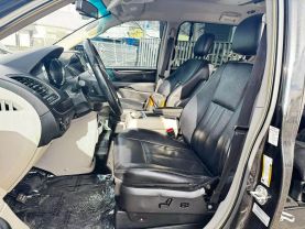 2016 CHRYSLER TOWN & COUNTRY - V6, 3.6 LITER TOURING MINIVAN 4D