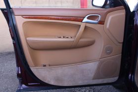 2004 Porsche Cayenne - Image 19