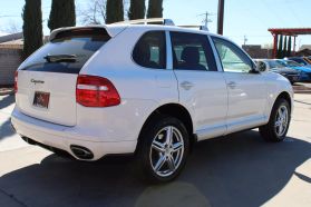 2008 Porsche Cayenne - Image 2