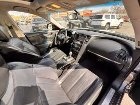 2017 INFINITI QX70