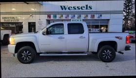 2011 Chevrolet Silverado 1500 Crew Cab Lt Pickup 4d 5 3/4 Ft - Image 1