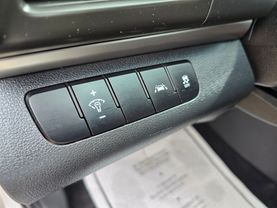 2020 Hyundai Elantra - Image 30