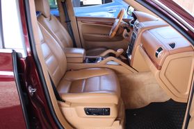 2004 Porsche Cayenne - Image 26