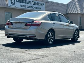 2017 HONDA ACCORD SEDAN - AUTOMATIC - Dart Auto Group
