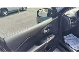 2019 JEEP CHEROKEE SUV V6, 3.2 LITER LIMITED SPORT UTILITY 4D