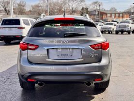 2017 INFINITI QX70