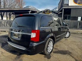 2016 CHRYSLER TOWN & COUNTRY - V6, 3.6 LITER TOURING MINIVAN 4D