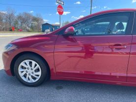 2017 Hyundai Elantra - Image 2